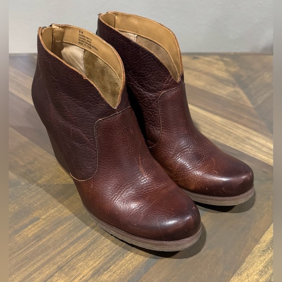 Kork-Ease Shoes - Korks Leather Rich Brown Heeled Ankle Boot | Women’s 9.5